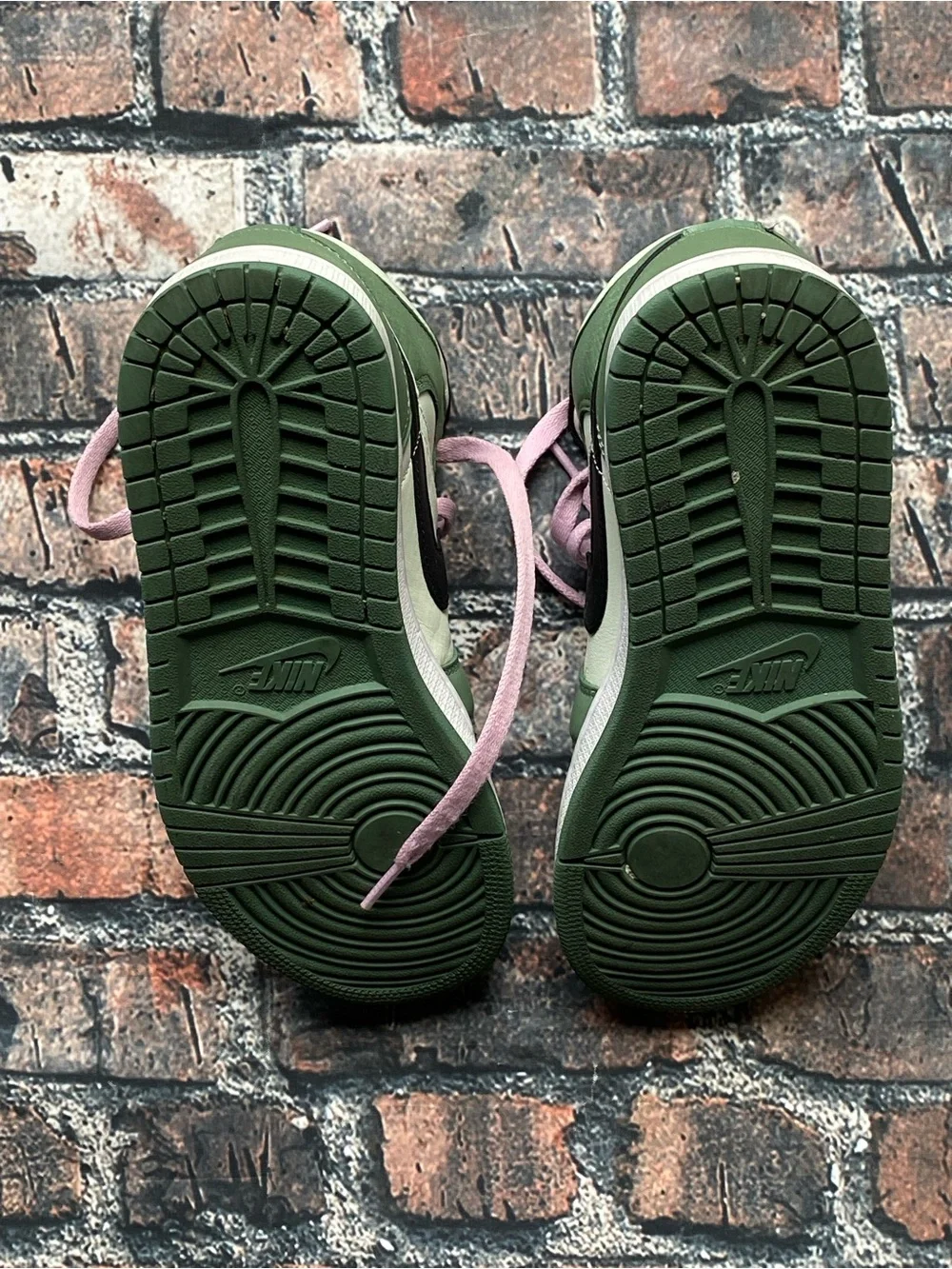 (Preowned) Women’s Size 8.5 - Air Jordan 1 SE Mid Dutch Green